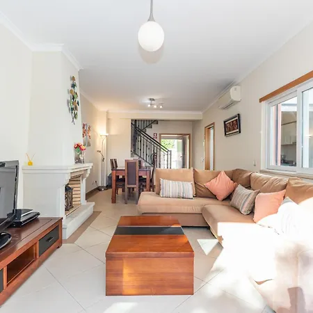 Casa Canada-spacious 3 Bed House, O Pomar בית נופש *